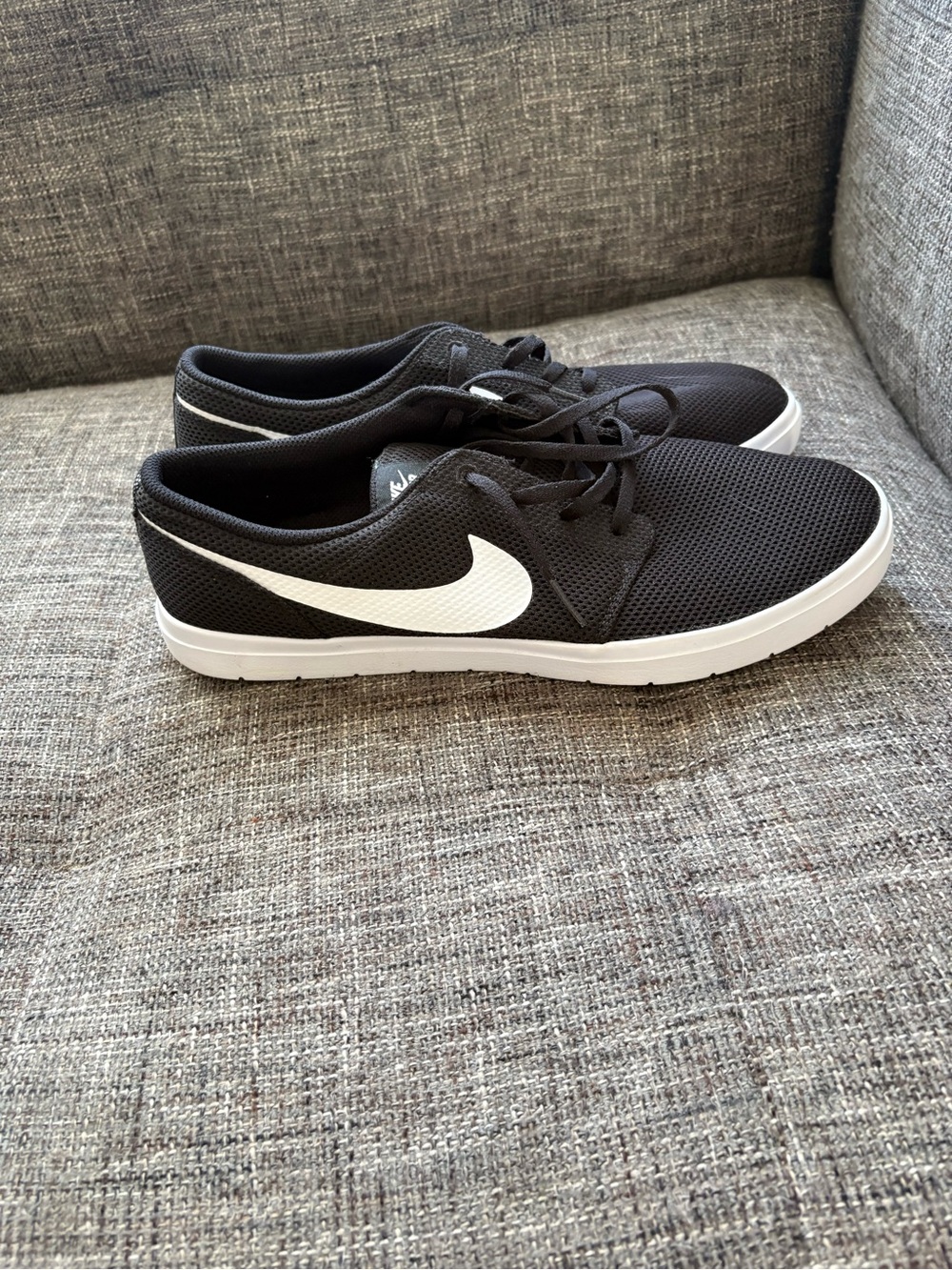 Nike SB skateboard  10.5 Men’s Black Sneakers with White Swoosh